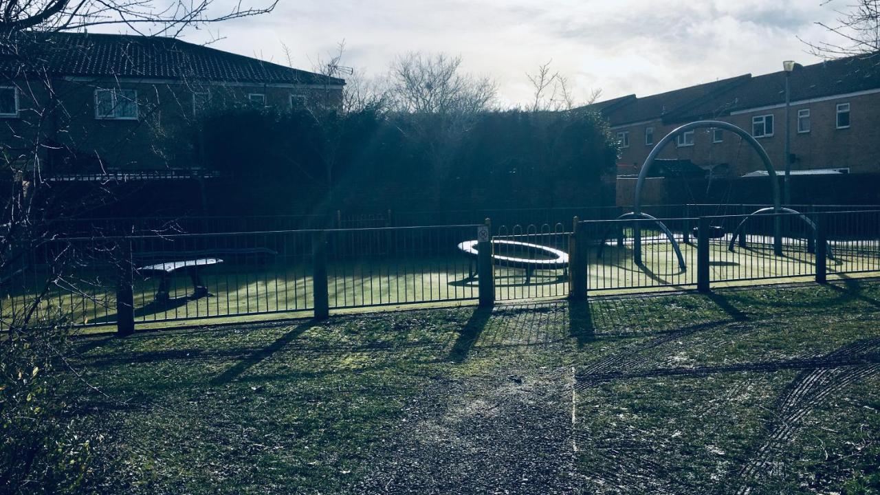 Travelling Stop Swindon Exterior foto